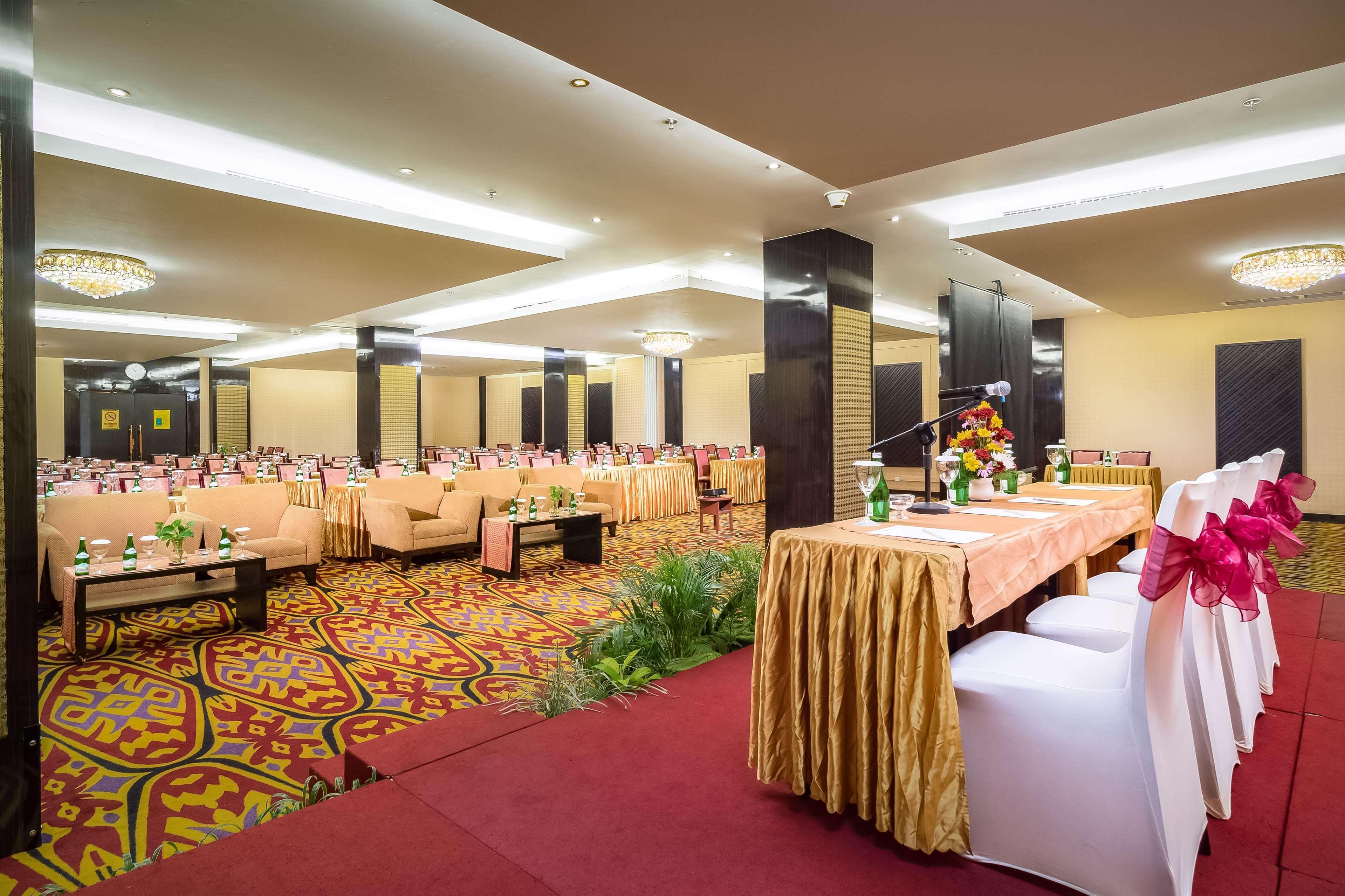 Best Western Plus Makassar Beach Hotel Exterior foto